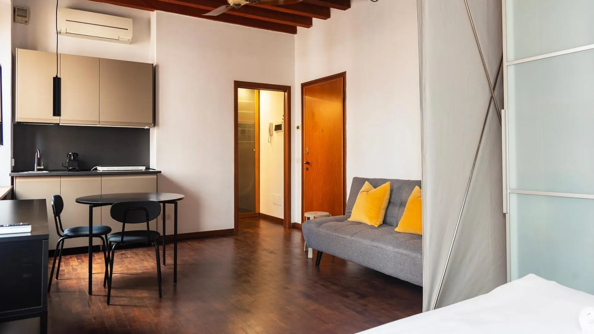 Apartment Youhosty - Anfiteatro 12 Milan Italy